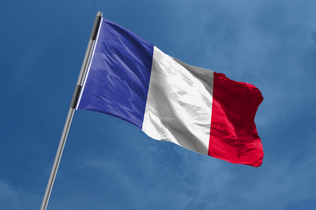 Lá cờ Pháp: Lá cờ Pháp là biểu tượng văn hóa và lịch sử của nước Pháp. Hình ảnh lá cờ Pháp sẽ mang đến cho bạn cảm giác kiêu hãnh về quốc gia Pháp với những biểu tượng xuất hiện trên cờ nhưng hoa sen và ba sọc màu xanh – trắng - đỏ. Đến năm 2024, Pháp đang dần khôi phục kinh tế và du lịch, hứa hẹn cơ hội tuyệt vời để khám phá đất nước này thông qua những trải nghiệm đầy phong cách và lịch sử.